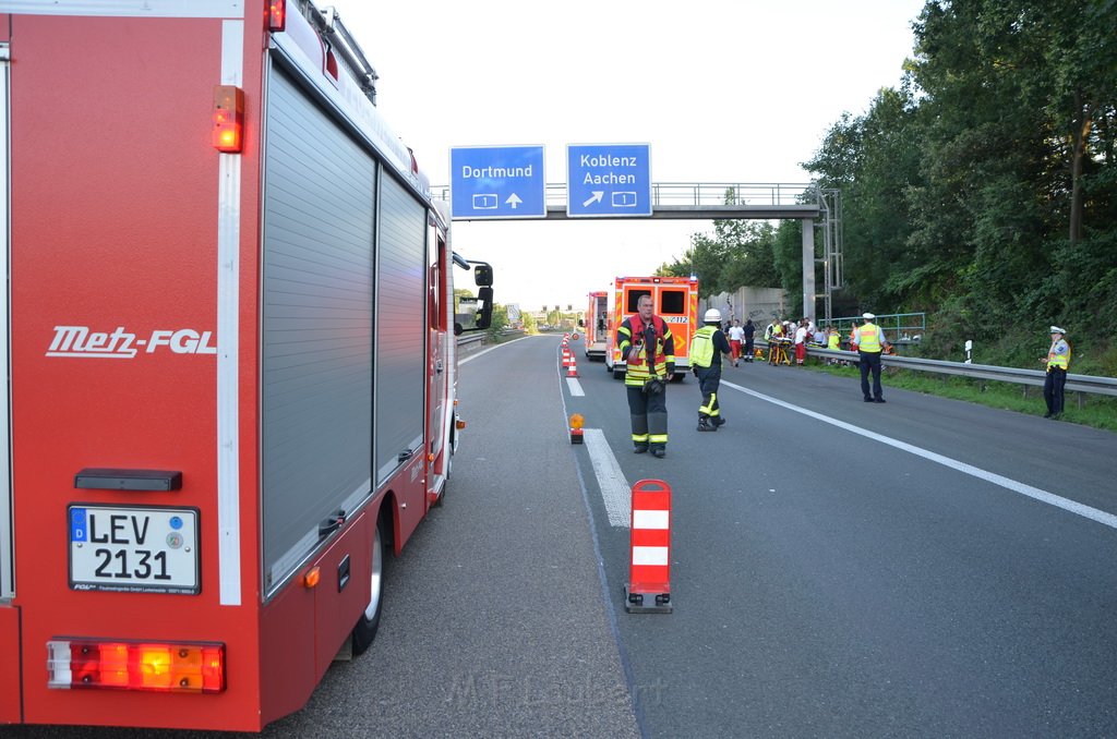 Einsatz BF Koeln Klimaanlage Reisebus defekt A 3 Rich Koeln hoehe Leverkusen P081.JPG